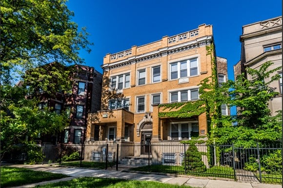 Bronzeville Apartments for rent in Chicago | 4820 S Michigan Ave